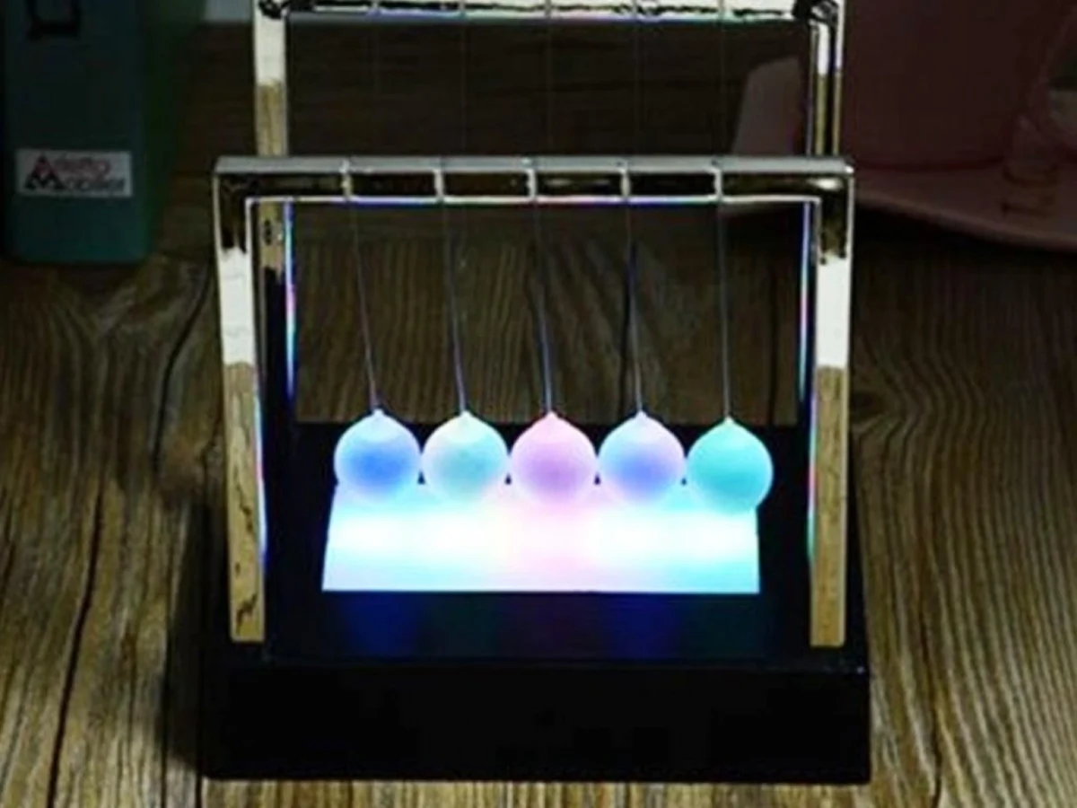 Εκκρεμές του Νεύτωνα 25x15x10cm με Φωτιζόμενες Μπάλες Ισορροπίας - Light Up Newton's Cradle