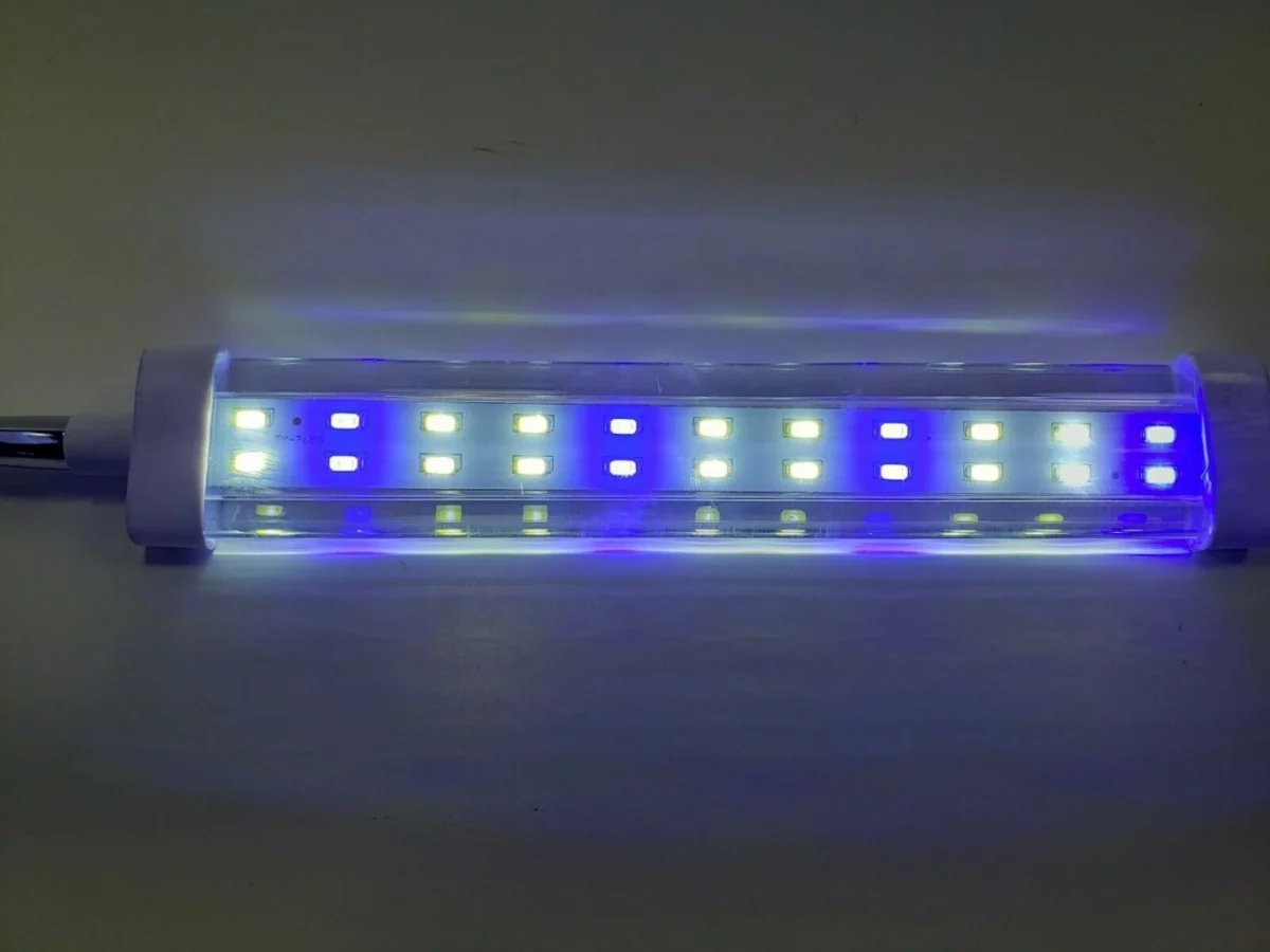 Φωτιστικό 10W Deebow Dee-D8 με Ιδανικό Φως Ημέρας 6800K για τον Φωτισμό του Ενυδρείου