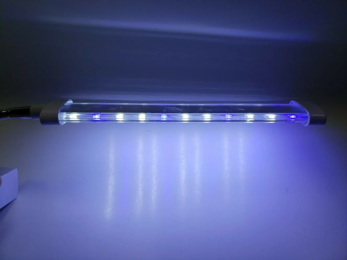 Φωτιστικό 10W Deebow Dee-D8 με Ιδανικό Φως Ημέρας 6800K για τον Φωτισμό του Ενυδρείου