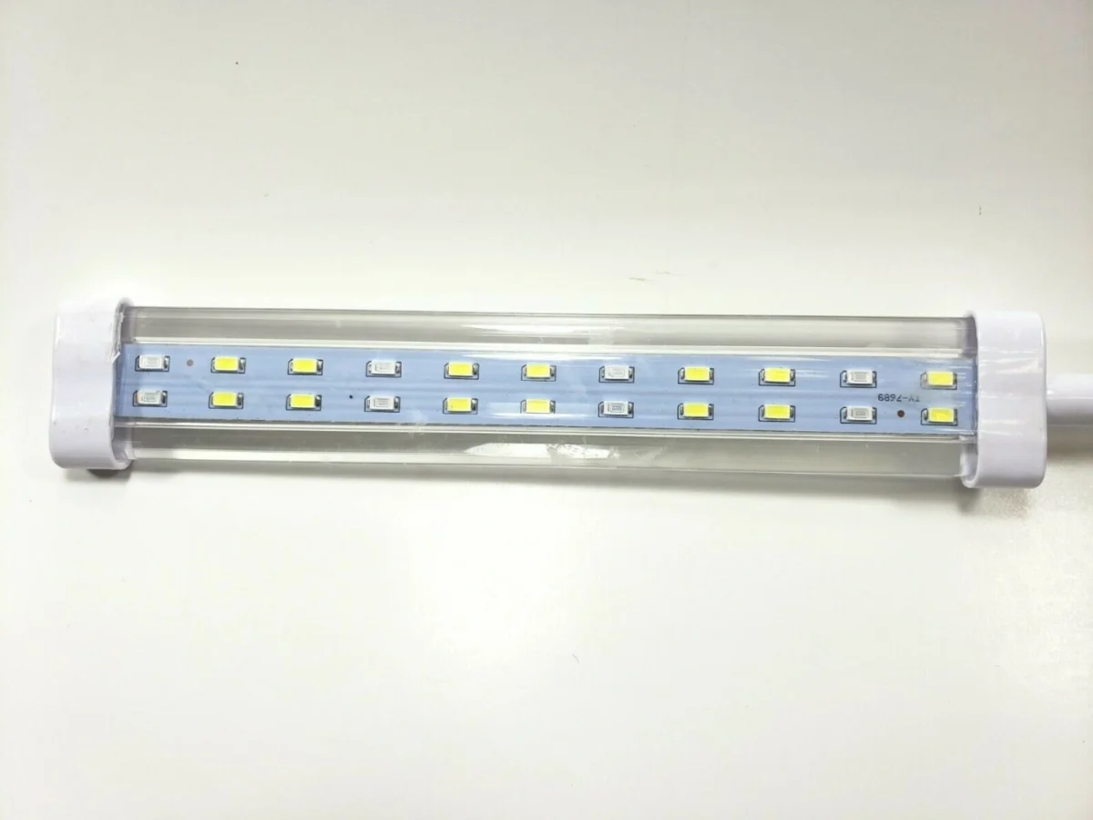 Φωτιστικό 10W Deebow Dee-D8 με Ιδανικό Φως Ημέρας 6800K για τον Φωτισμό του Ενυδρείου