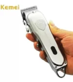 Επαγγελματική Επαναφορτιζόμενη Μεταλλική Κουρευτική Μηχανή με 210 Λεπτά Συνεχούς Λειτουργίας και LCD Οθόνη Kemei KM-1993