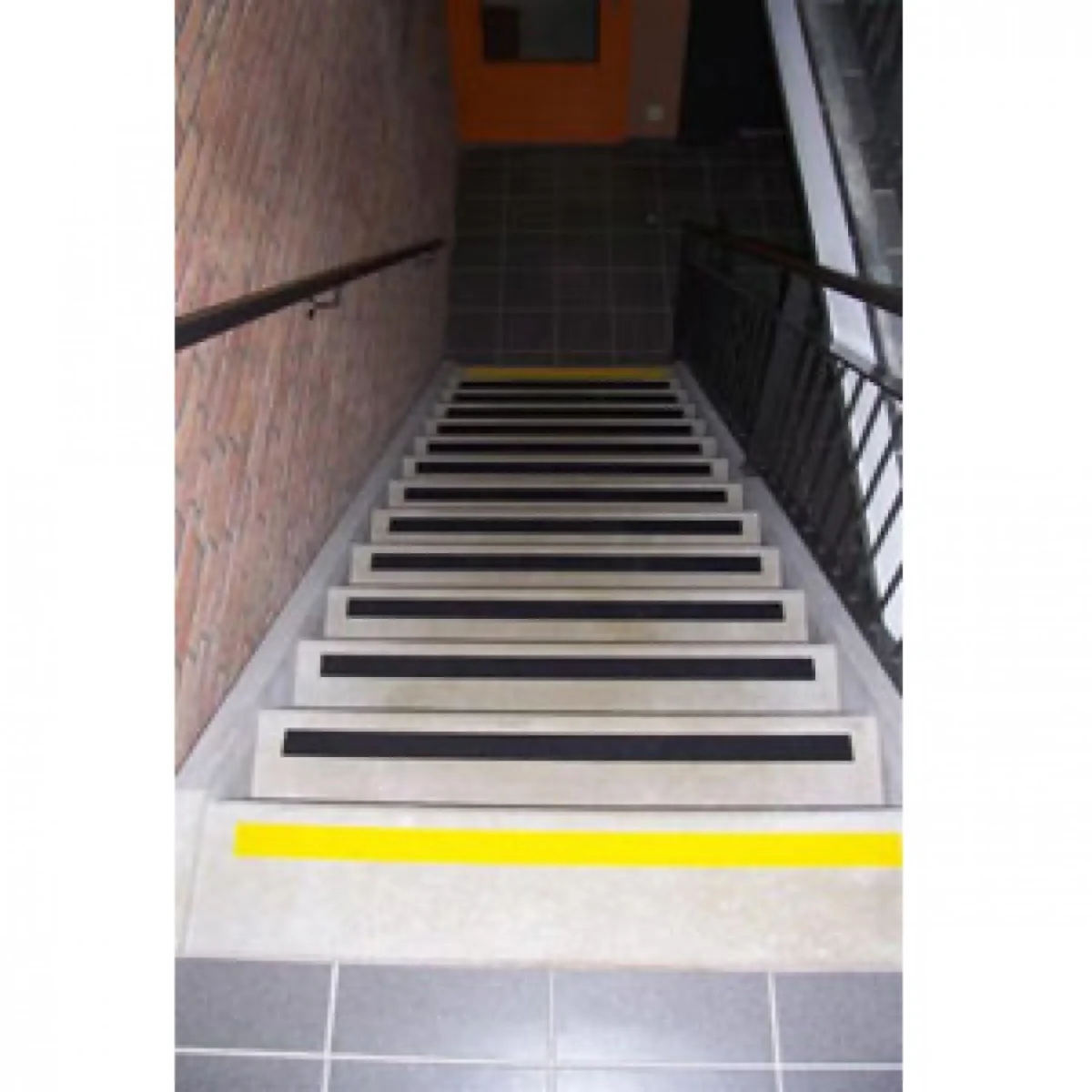 Αυτοκόλλητη Αντιολισθητική Ταινία Δαπέδου