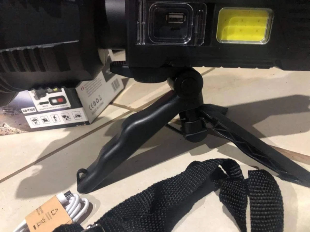 Επαναφορτιζόμενος Φακός LED 150W & Powerbank με Λαβή και Τρίποδο CB-T300