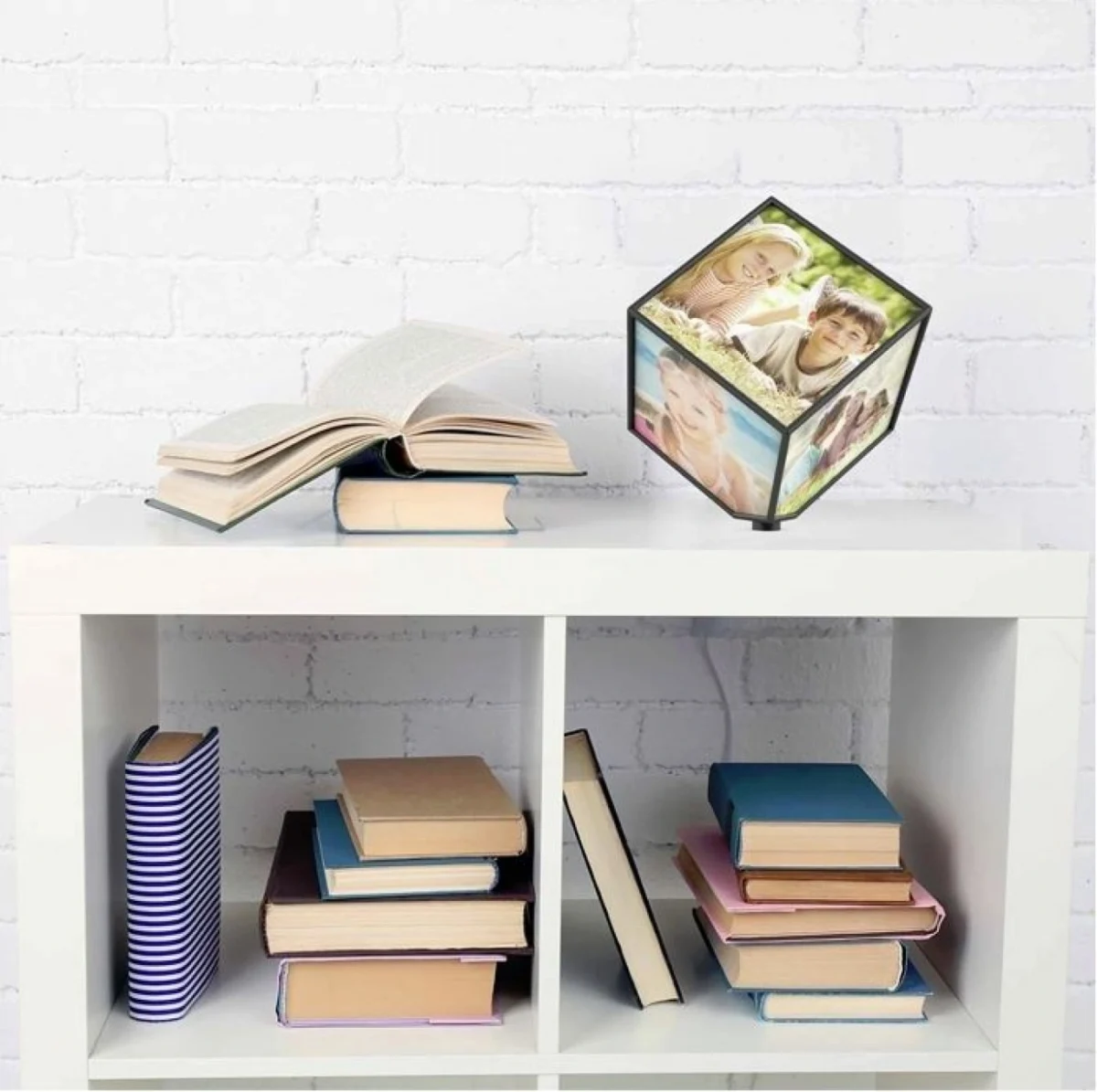 Περιστρεφόμενη Κορνίζα 360 Μοιρών Κύβος για 6 Φωτογραφίες - Automatic Rotating Photo Cube