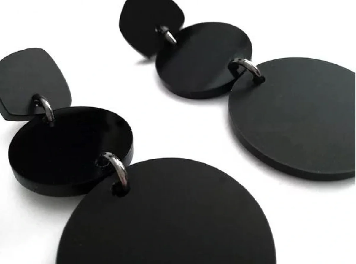 Κρεμαστά Σκουλαρίκια Three Circle από Μαύρο Plexiglass με Επαργυρωμένα Μεταλλικά Στοιχεία