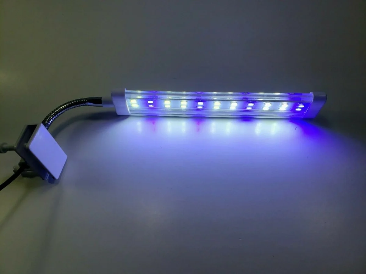 Φωτιστικό 8W Deebow Dee-D5 με Ιδανικό Φως Ημέρας 6800K για τον Φωτισμό του Ενυδρείου