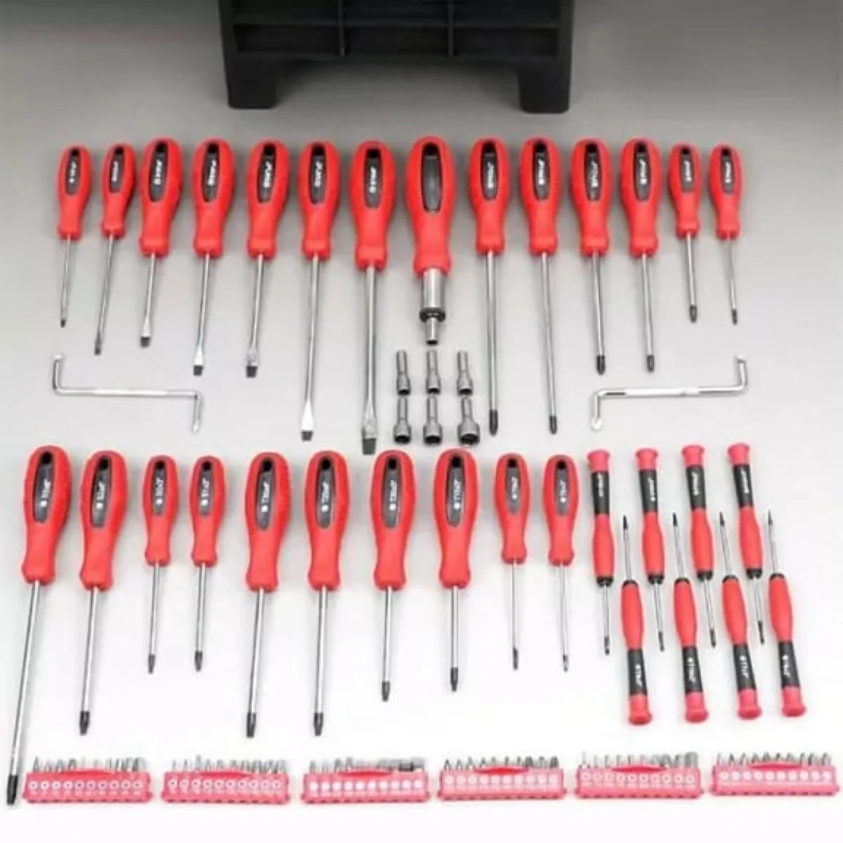 Σετ 100 Μαγνητικών Κατσαβιδιών από Ανοξείδωτο Χάλυβα με Ραφιέρα - Βάση