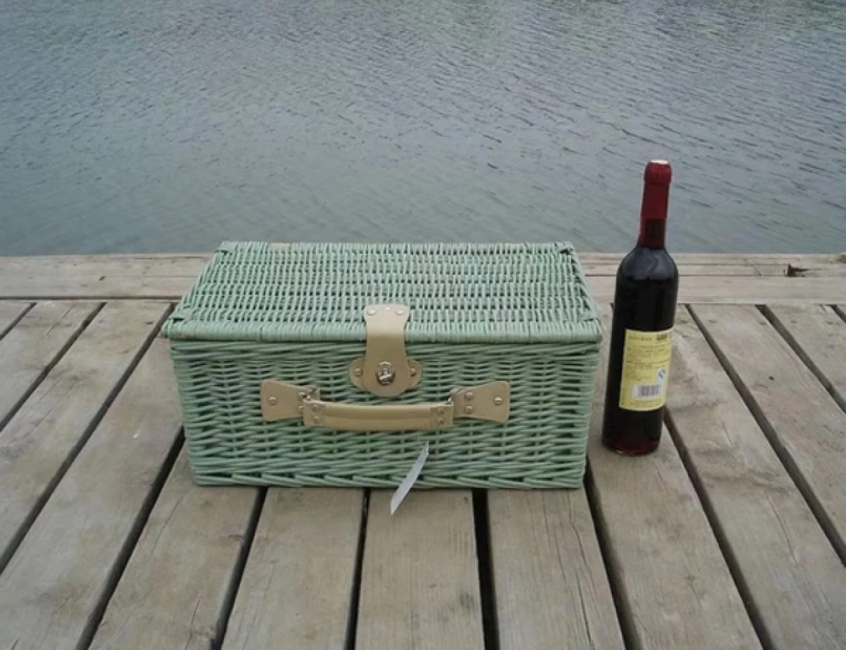 Ψάθινο Kαλάθι - Βαλιτσάκι Pic Nic με Yφασμάτινη Eπένδυση για Τέσσερα Άτομα 46x31x20cm