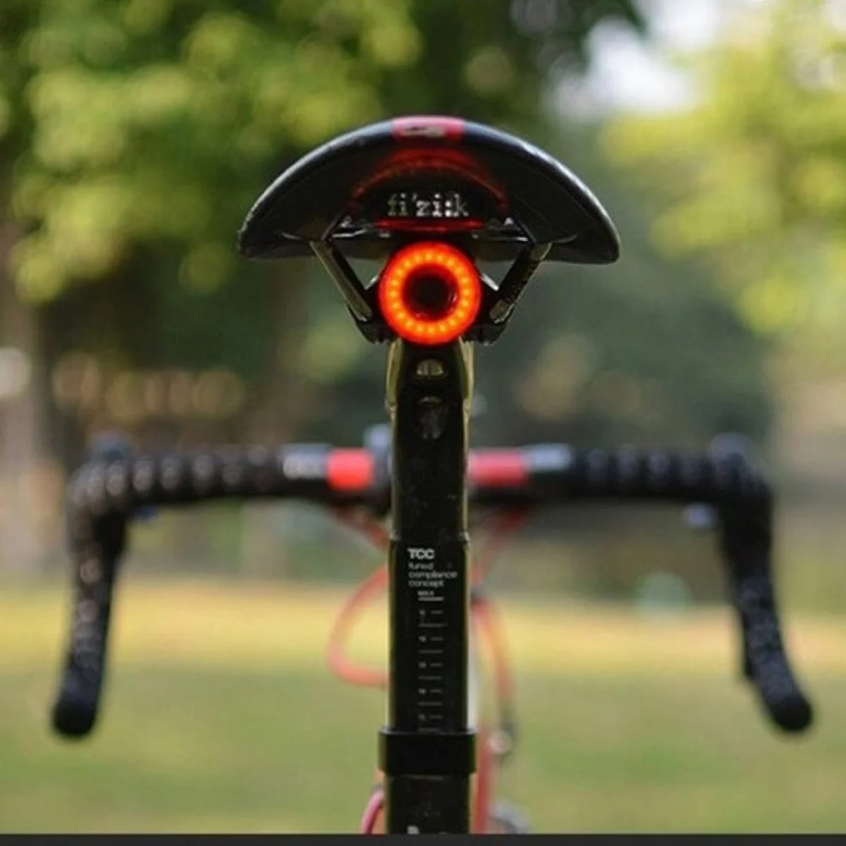 ENFITNIX LED Έξυπνο Επαναφορτιζόμενο Αδιάβροχο Οπίσθιο Φως Ποδηλάτου με Αισθητήρα Φρεναρίσματος & Αυτόματη Λειτουργία XLITE100