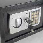 Εντοιχιζόμενο Χρηματοκιβώτιο Ξενοδοχείου – Σπιτιού με Ψηφιακό Κλείδωμα και Κλειδί 31x20x20cm XS-T-20 Μαύρο