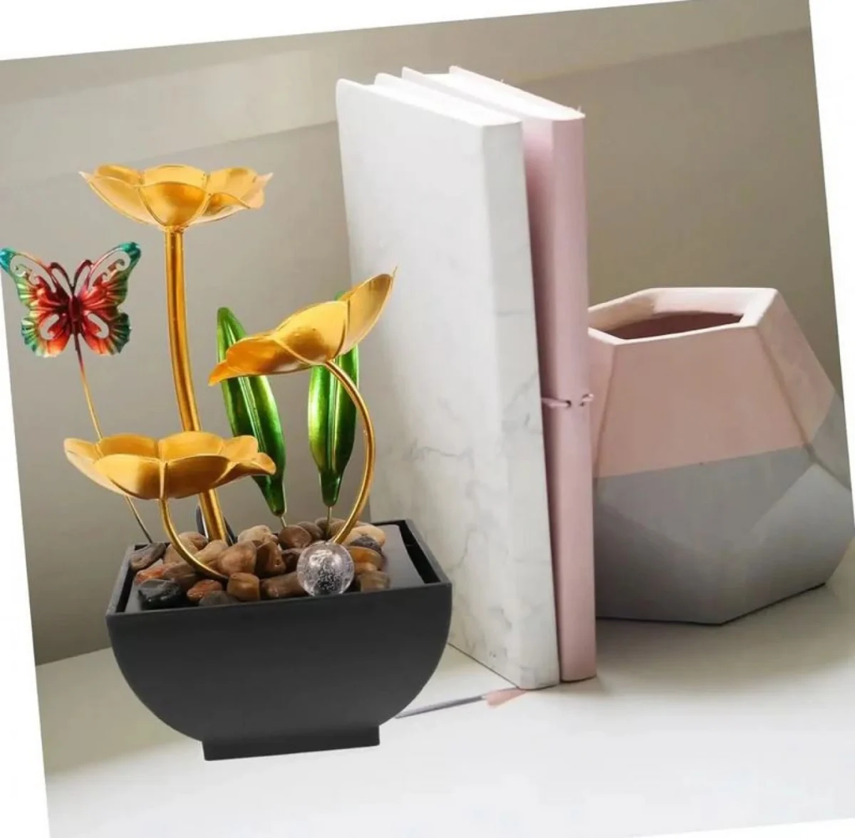 Διακοσμητικό Συντριβάνι Feng Shui Εσωτερικού & Εξωτερικού Χώρου 220V με Φωτισμό LED, Χρυσά - Πράσινα Φύλλα, Πεταλούδα & Πέτρες 23x12x12cm