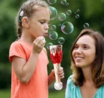 Συσκευή για Φυσαλίδες-Μπουρμπουλήθρες σε Σχήμα Πυρσού με Φως και Μουσική