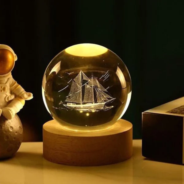 Ιστιοφόρο Φωτιστικό Κρυστάλλινη Σφαίρα 8cm Χαραγμένη Εσωτερικά με Λέιζερ