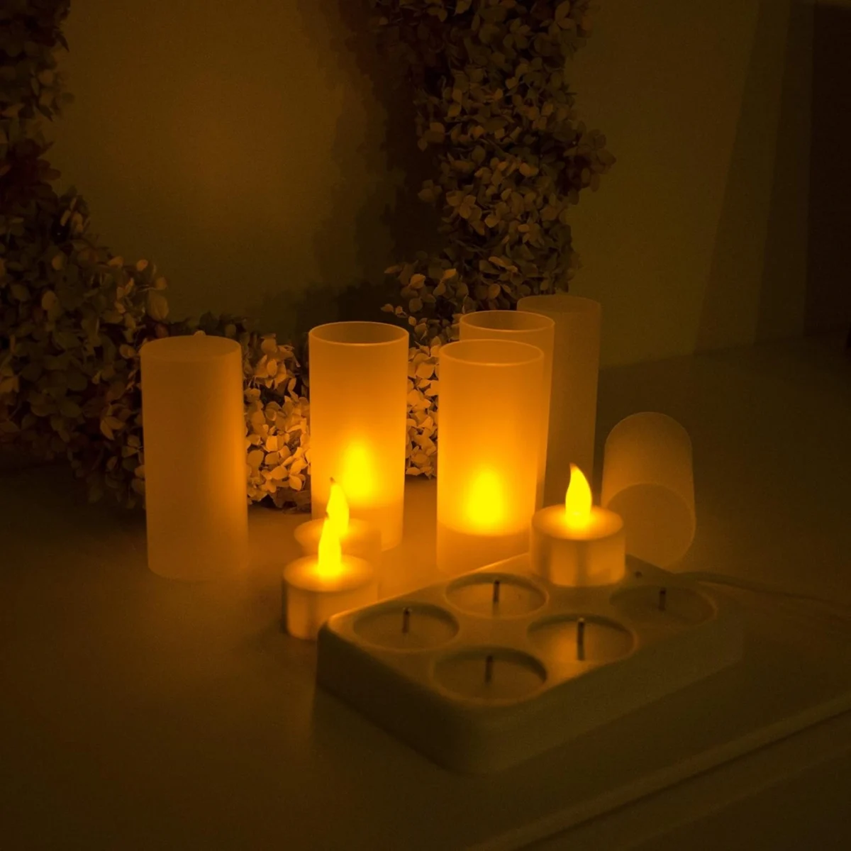 Σετ 6 Τεμαχίων Επαναφορτιζόμενα Κεριά Θερμού Φωτισμού με Εφέ Φλόγας και Βάση Φόρτισης