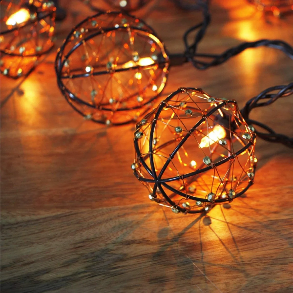 Γιρλάντα Εξωτερικού Χώρου με 10 Κρεμαστές Λάμπες Θερμού Λευκού και Μήκος 3,65 Μέτρα AT48012