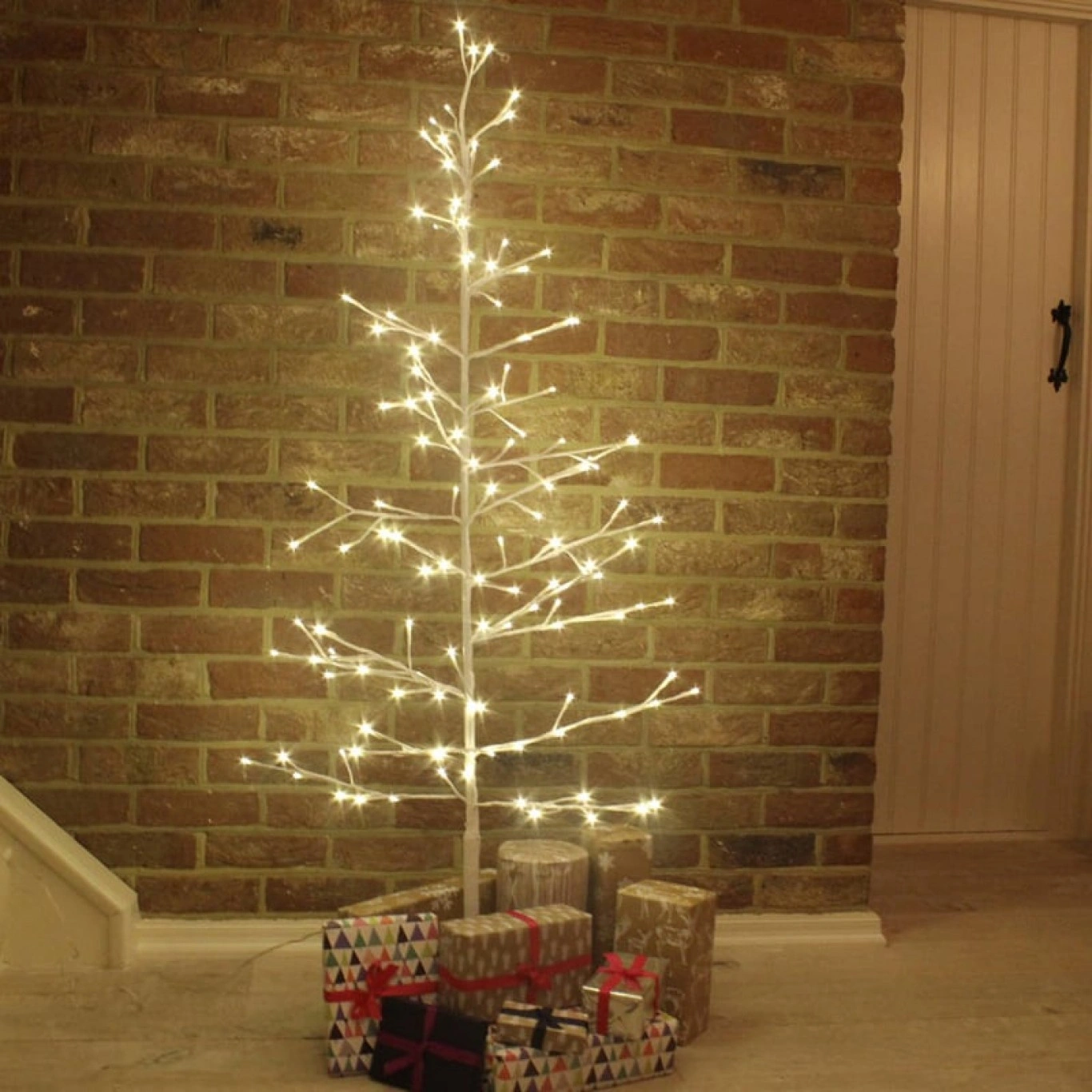 Εντυπωσιακό Τεχνητό Χριστουγεννιάτικο Φωτιζόμενο Δέντρο 150εκ με Λευκά - Χιονισμένα Κλαδιά & Θερμό Led Φωτισμό Εντυπωσιακό Τεχνητό Χριστουγεννιάτικο Φωτιζόμενο Δέντρο 150εκ με Λευκά - Χιονισμένα Κλαδιά & Θερμό Led Φωτισμό