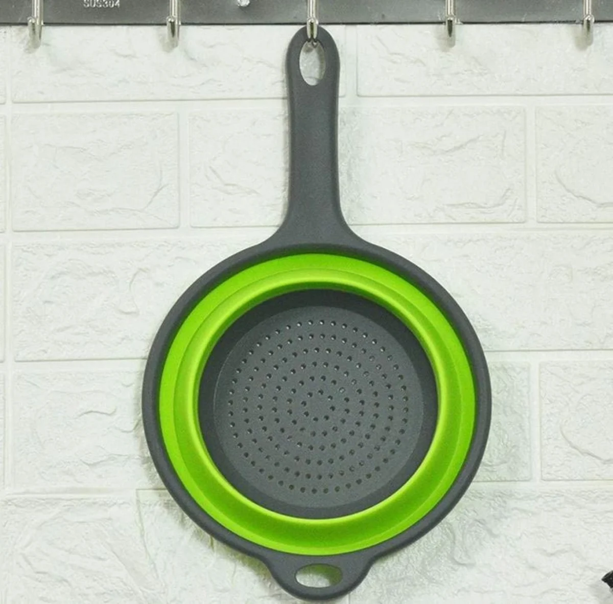 Στρογγυλό Πτυσσόμενο Σουρωτήρι Φρούτων και Λαχανικών Σιλικόνης με Μακριά Λαβή